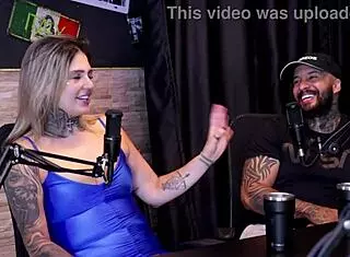 Ele tira o gozo de cima das mulheres e apesar de serem casados descobriram que s�o irm�os por parte de pai - casal dna watch on sheer red