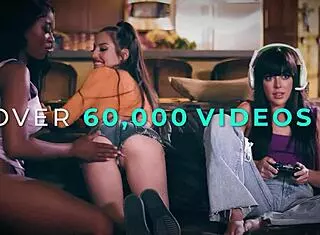 All girl massage turns into scissoring and pussy licking with French subtitles - so hot! 💦✂️