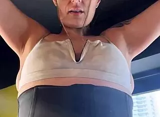 Fui Treina Na Academia Na Noite De Halloween Fantasiada De Puta Do Gta Meu Decote Da Minha Fantasia Deu Tes�o N�s Maromba Que Ficava Olhando Loira Fofa Com Corpo Perfeito E Jovem Garota