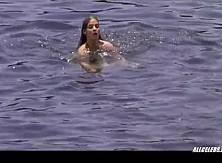 Leticia Br�dice in Almejas Mejillones 2000 Shows Sexy Tits and Handjob Action