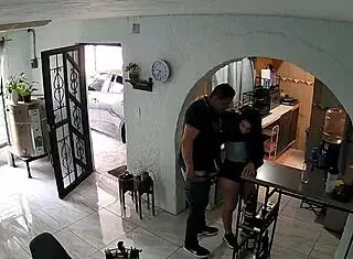 Coqueteando Con El Contratista En Un Encuentro Casual Y Divertido Con Toque Latino