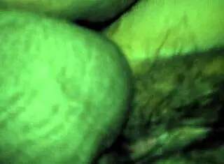 Peruvian man fucking his woman hard in bed with riding and creampie details