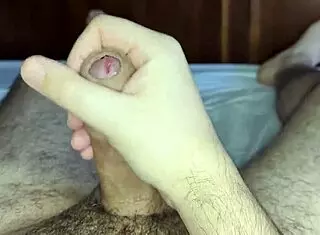 Hey, ready for some Monday morning masturbation? Watch me rub my pussy close up in bed!