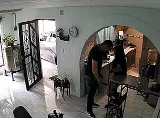 Coqueteando Con El Contratista En Un Encuentro Casual Y Divertido Con Toque Latino