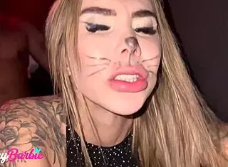 I can't believe I'm this milf with a big ass transando with a boy right in the middle of the balada, feeling every slap and dance move.