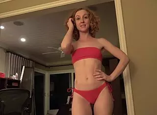 Chica en Bikini Rojo