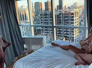 doble penetración de dos turistas españoles con enormes pollas a jovencita argentina