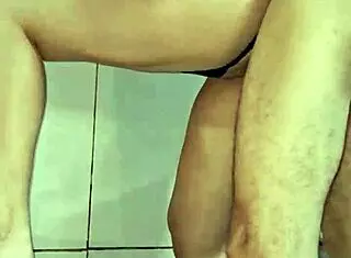 novinha busca calor humano para aquecer sua bucetinha gelada