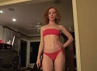 Chica en Bikini Rojo