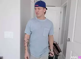 Hey we ended up sharing this bed and now her big ass is open