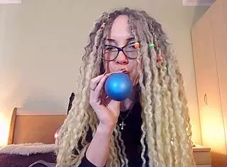 Custom Balloon Video Explores Creative Inflation Techniques with Curvy Shapes and Alternative Styles