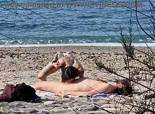 Beach sex ignites passionate lovers with female squirting orgasms at 7:40 and 13:25. Video captured using new telephoto lens for outdoor riding and creampie action