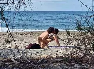 Beach sex ignites passionate lovers with female squirting orgasms at 7:40 and 13:25. Video captured using new telephoto lens for outdoor riding and creampie action
