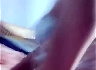 Hey, check this coroa riding the novinho until he cums! 🔥