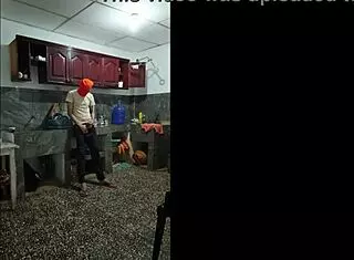 Premium dvig velike študentske riti brez dotika