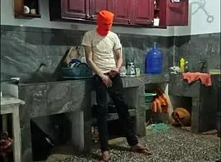 Premium dvig velike študentske riti brez dotika