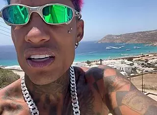 Amateur guy leaves Brazil to fuck a sexy big ass babe in Greece