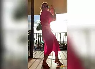 sunny lane shakes her booty and twerks in a fun display