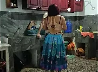 Premium dvig velike študentske riti brez dotika