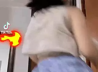 oh gosh, these tik tok putas shakin' their asses like crazy... mmm, can't stop watchin'!
