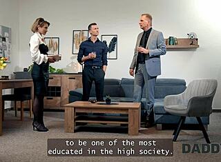 Daddy4k 若欧米ガールが彼氏裏切り金持ち義父とストッキングソファーで本読まずにヤリまくり！