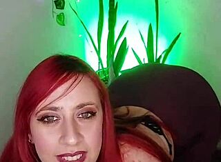 Jebi ga, tvoja vruća pastorka me mami pred porodicom bez srama, pokazuje veliku guzicu i prirodne sise u legingama uz JOI u ulozi tate ili strica s prljavim priča