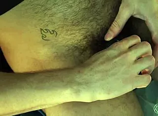 Macho Gostoso Se Masturbando