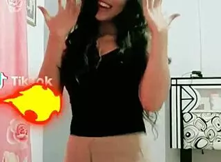 oh gosh, these tik tok putas shakin' their asses like crazy... mmm, can't stop watchin'!