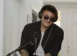 Victor Ray Fucks Linda Lan and Scarlett Alexis in Steamy Asian Threeway. They Ride and Suck on Sofa in FFM.