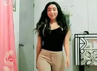 oh gosh, these tik tok putas shakin' their asses like crazy... mmm, can't stop watchin'!