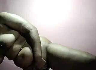 hey indian cutie why not flaunt that stunning curvy body of yours