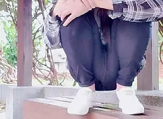 pseudo girl tingting gets horny at noon in female clothes outdoors and pees wildly!