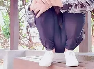 pseudo girl tingting gets horny at noon in female clothes outdoors and pees wildly!