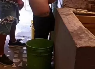 el primo me folla el culo hasta dejar leche dentro lavando mi ropa