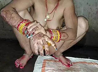 Intense Bhabhi Pees in Bathroom with Hindi Dirty Talk!