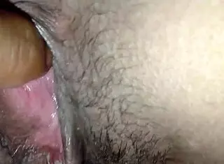 เย็ดเข้าไปในรูหีสาวใหญ่จนน้ำแตก - tight shaved pussy creampie in 1on1 action with pretty pornstar.