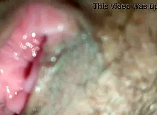 เย็ดเข้าไปในรูหีสาวใหญ่จนน้ำแตก - tight shaved pussy creampie in 1on1 action with pretty pornstar.