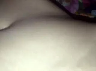 เย็ดเข้าไปในรูหีสาวใหญ่จนน้ำแตก - tight shaved pussy creampie in 1on1 action with pretty pornstar.