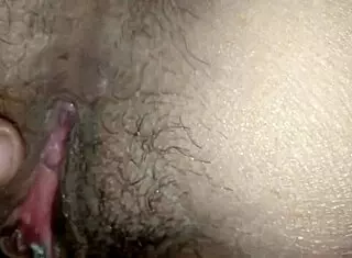 เย็ดเข้าไปในรูหีสาวใหญ่จนน้ำแตก - tight shaved pussy creampie in 1on1 action with pretty pornstar.