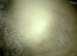 เย็ดเข้าไปในรูหีสาวใหญ่จนน้ำแตก - tight shaved pussy creampie in 1on1 action with pretty pornstar.