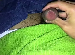 young guy hits masturbacion eyaculation in amateur cock session