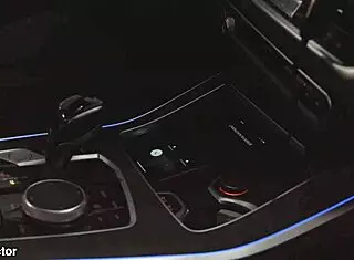 Alluring bombshell visits doctor for intense fingering and riding cowgirl to achieve squirting orgasm in hospital!