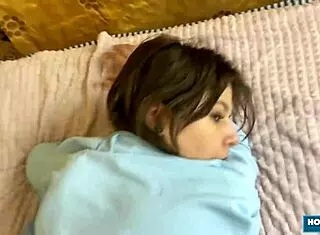 Dia Dina spreads legs wide for Marck Green to lick and pound her tight pussy in homemade cowgirl ride