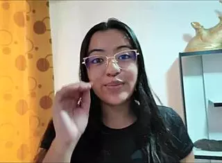 mi nueva vecina me da la bienvenida al vecindario