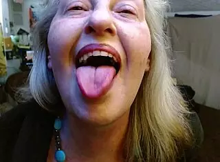 Curvy Mature Babe With Huge Natural Tits Cums Hard On Well-Used Dildo In Garage