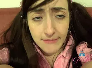 super cute brunette amateur tifa quinn gets her pussy licked and fingered to orgasm in intimate pov holiday homemade video 😍