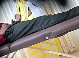 Desi Doctor Sahiya Provides Hand Relief To Hospital Patient