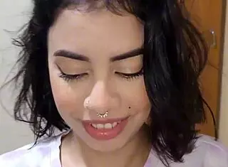 Meu Step-Brother Pegou Me Assistindo Vídeo Porno E Masturbando