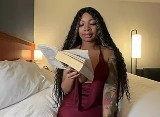 Chatting About Books With Eva Paker In A Cozy Nerd Session 📖🤓