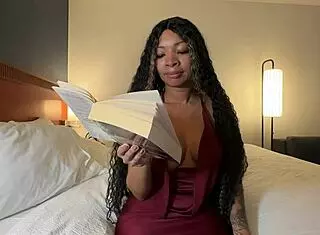 Chatting About Books With Eva Paker In A Cozy Nerd Session 📖🤓